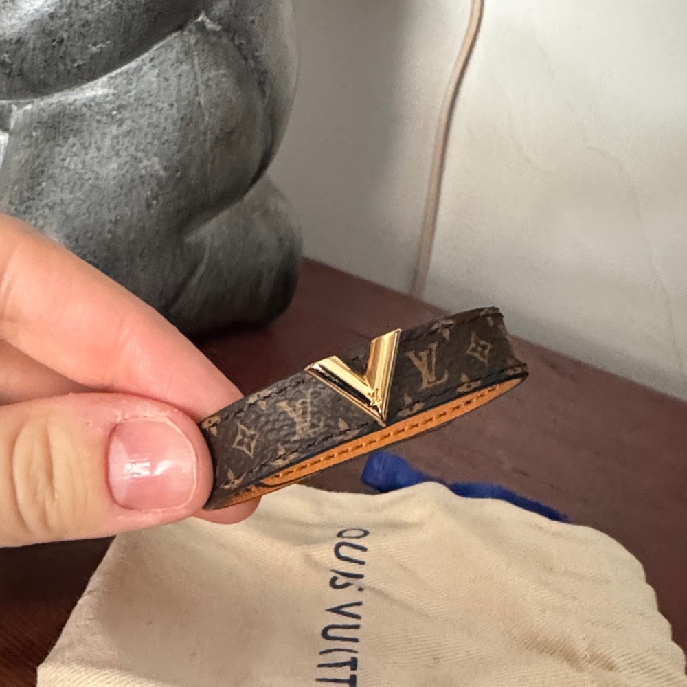 Louis Vuitton Gold and Brown Monogram Bracelet for Children (Essentials)